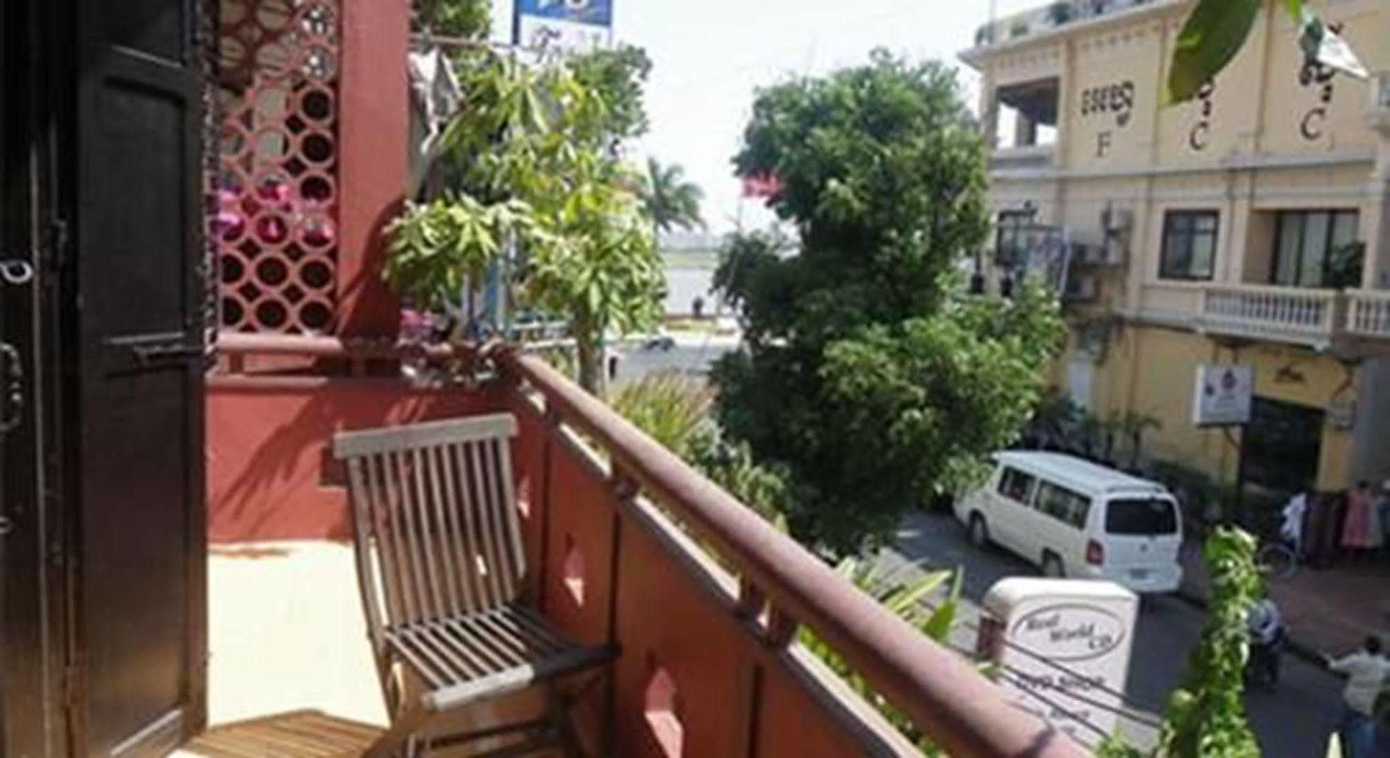 فندق دار ضيافة ومطعم سوفانفوم بنوم بنه المظهر الخارجي الصورة
